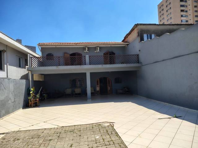 Quintal amplo na frente